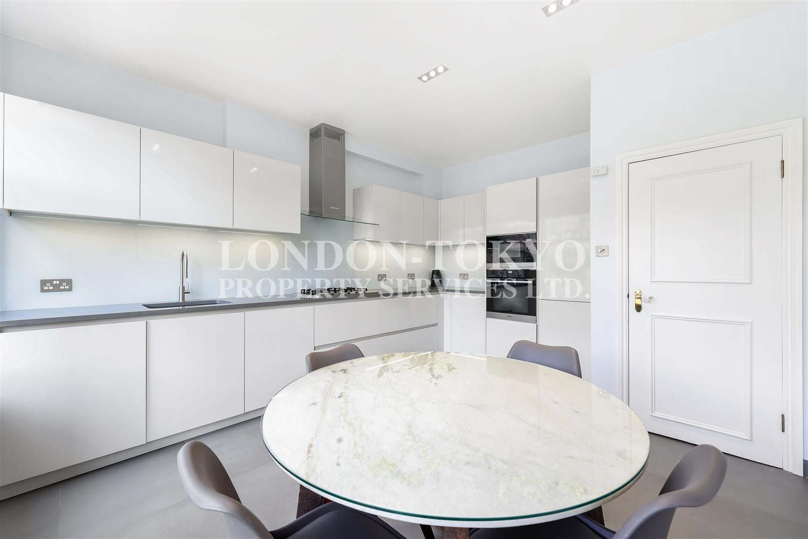 Flat Greencroft Gardens in Greater London