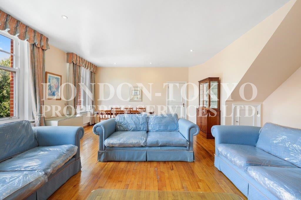 Flat Greencroft Gardens in Greater London