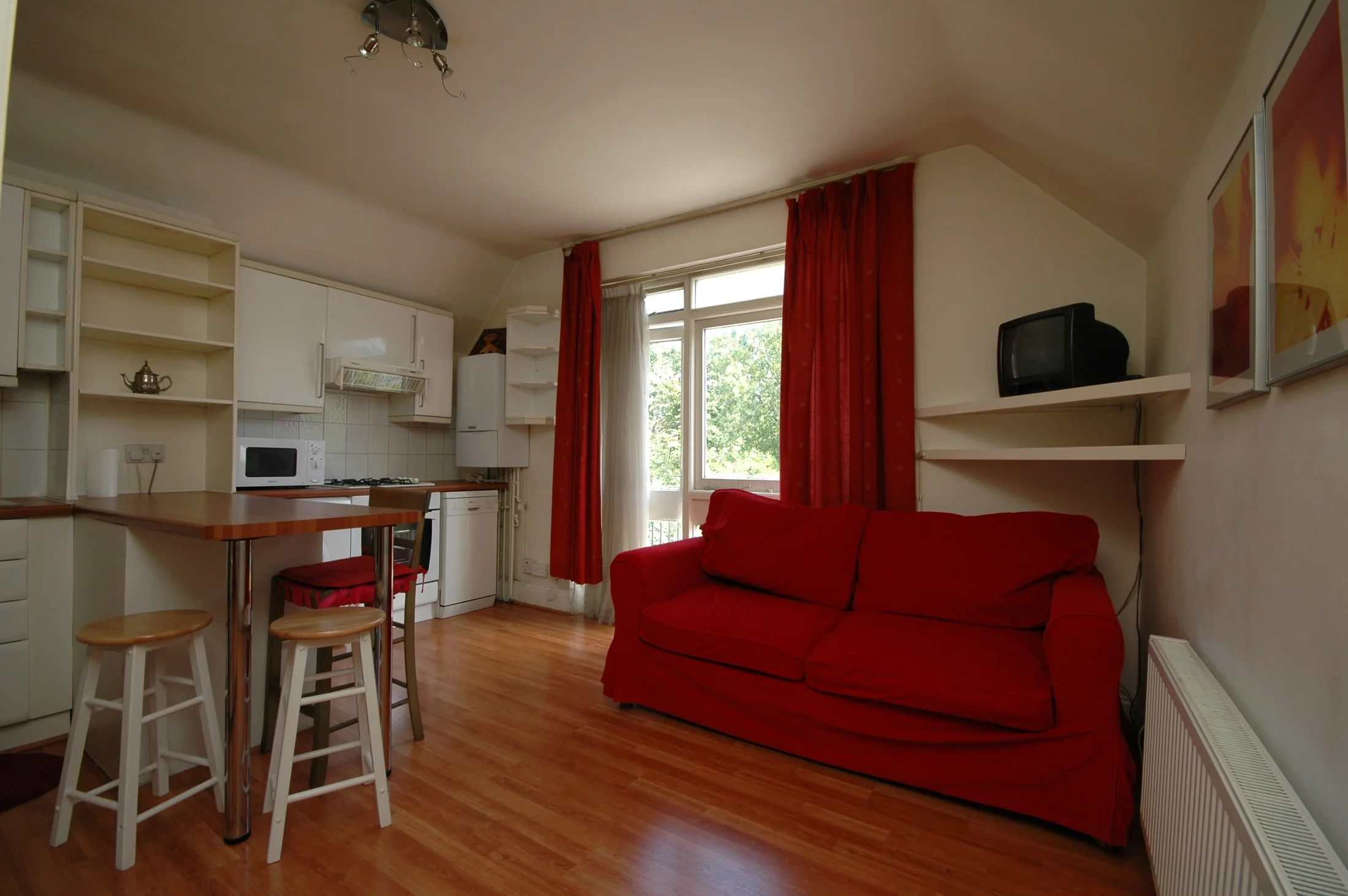 Flat Finchley Road in Greater London