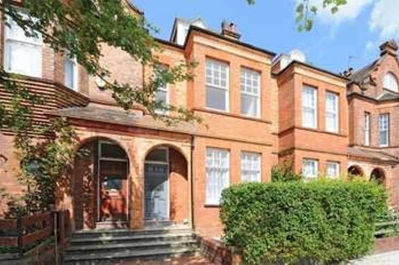 Room Amesbury Avenue in Greater London