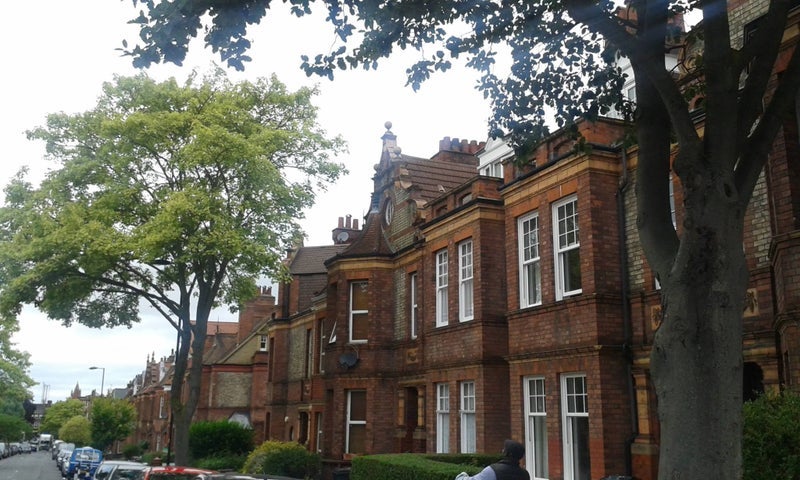 Room Amesbury Avenue in Greater London