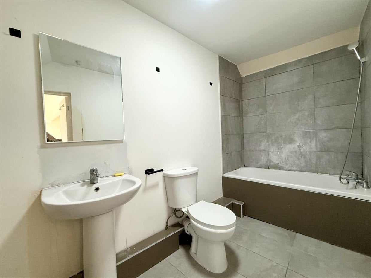 Flat Northcote Avenue in London