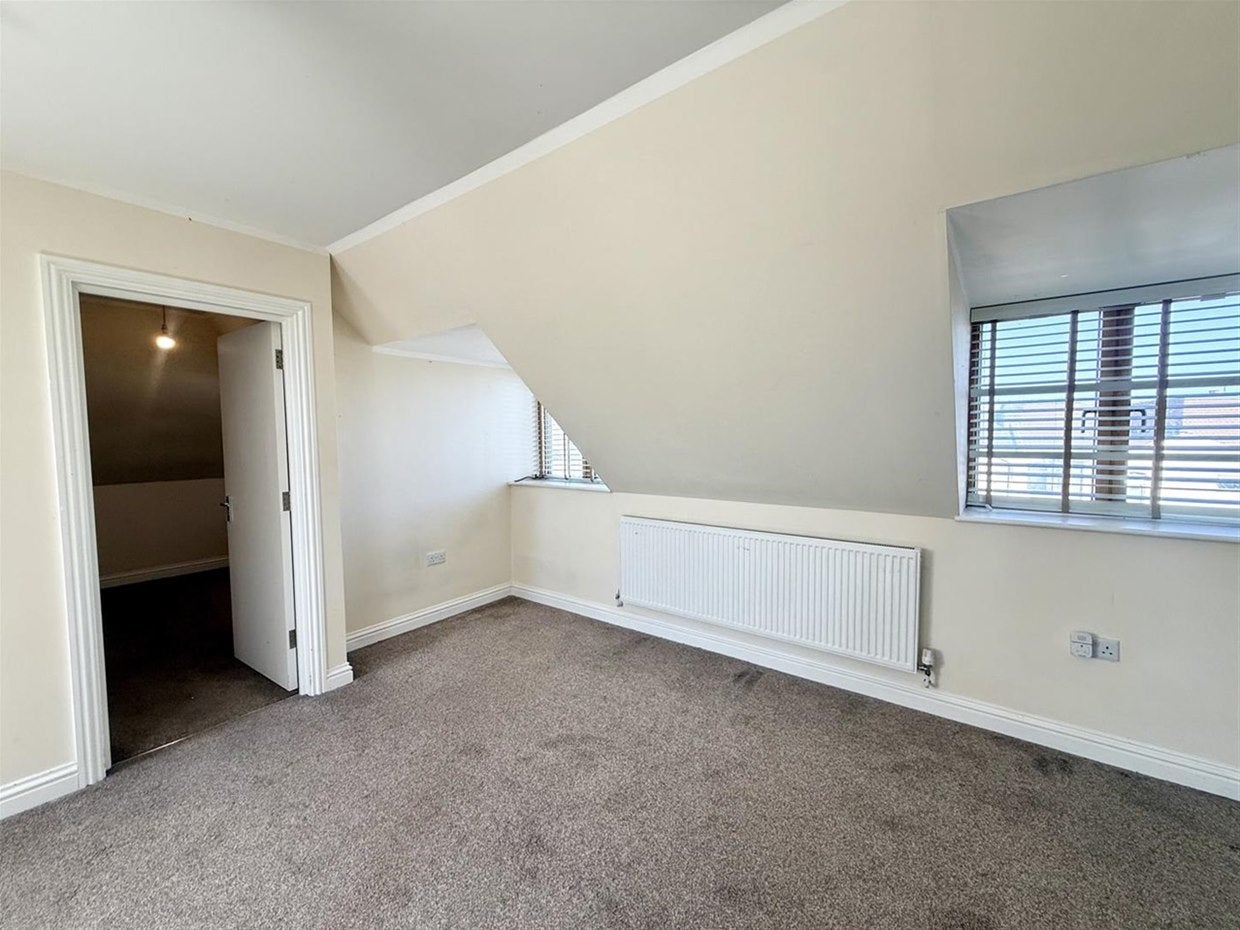 Flat Northcote Avenue in London