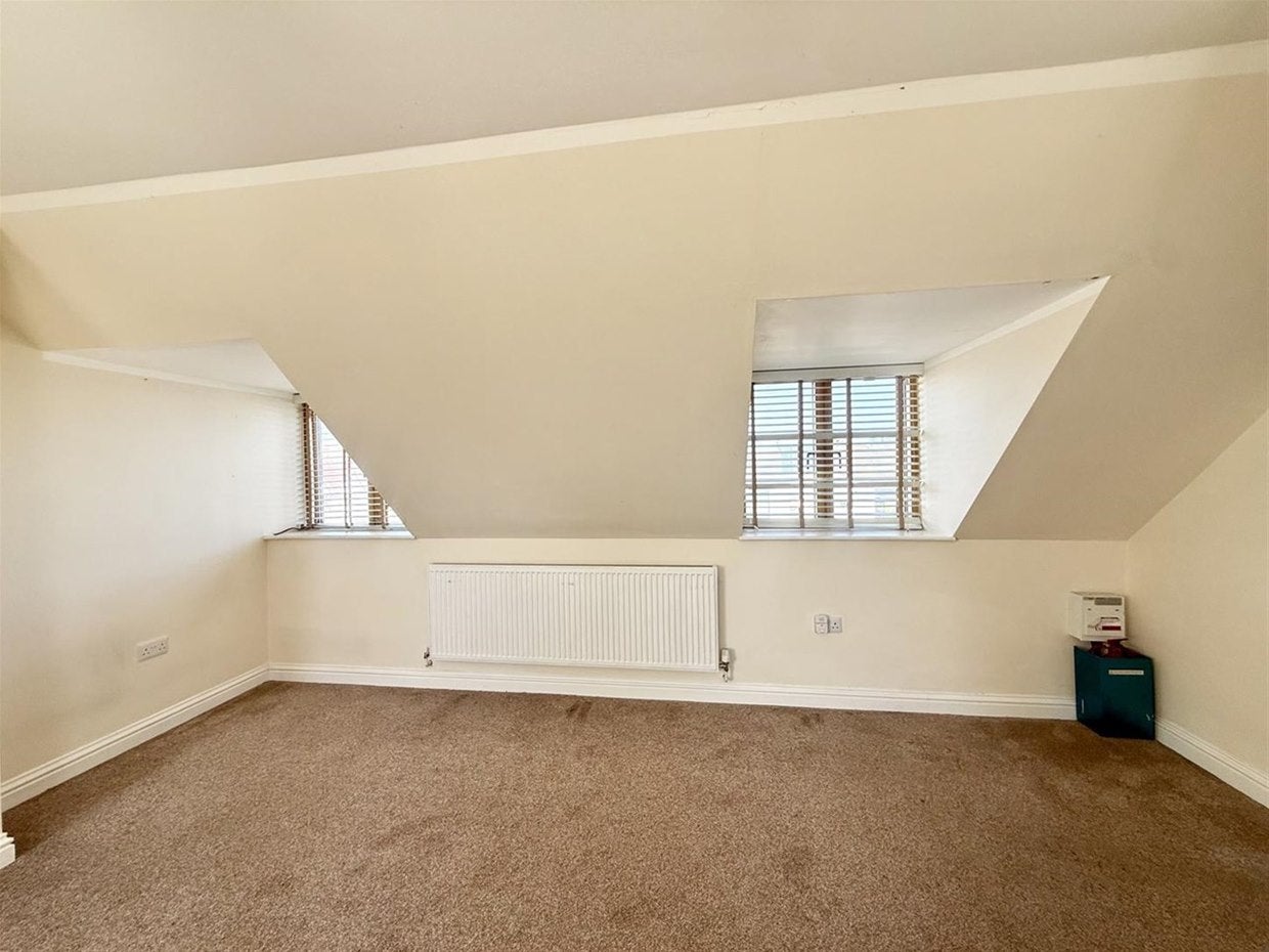 Flat Northcote Avenue in London