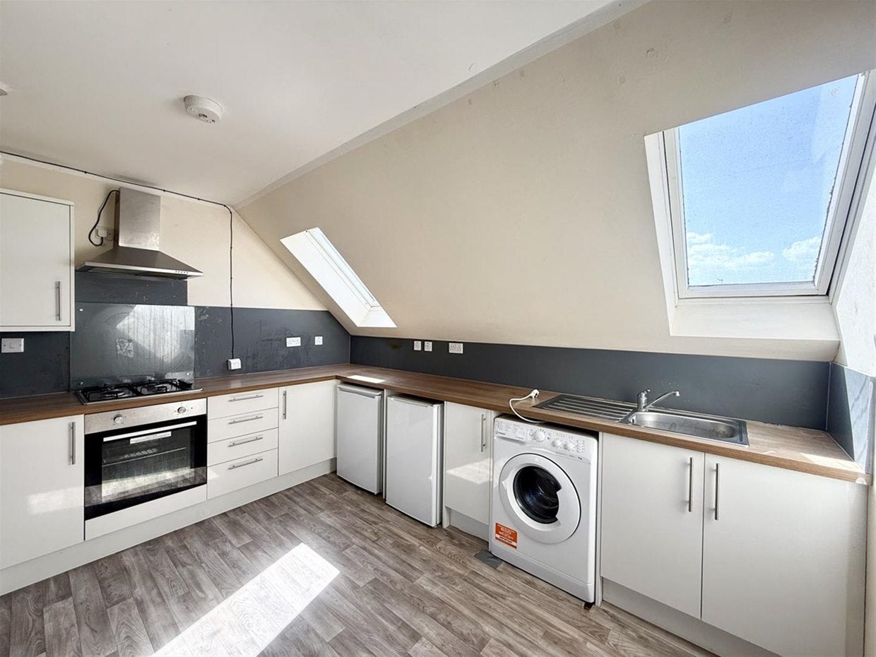Flat Northcote Avenue in London
