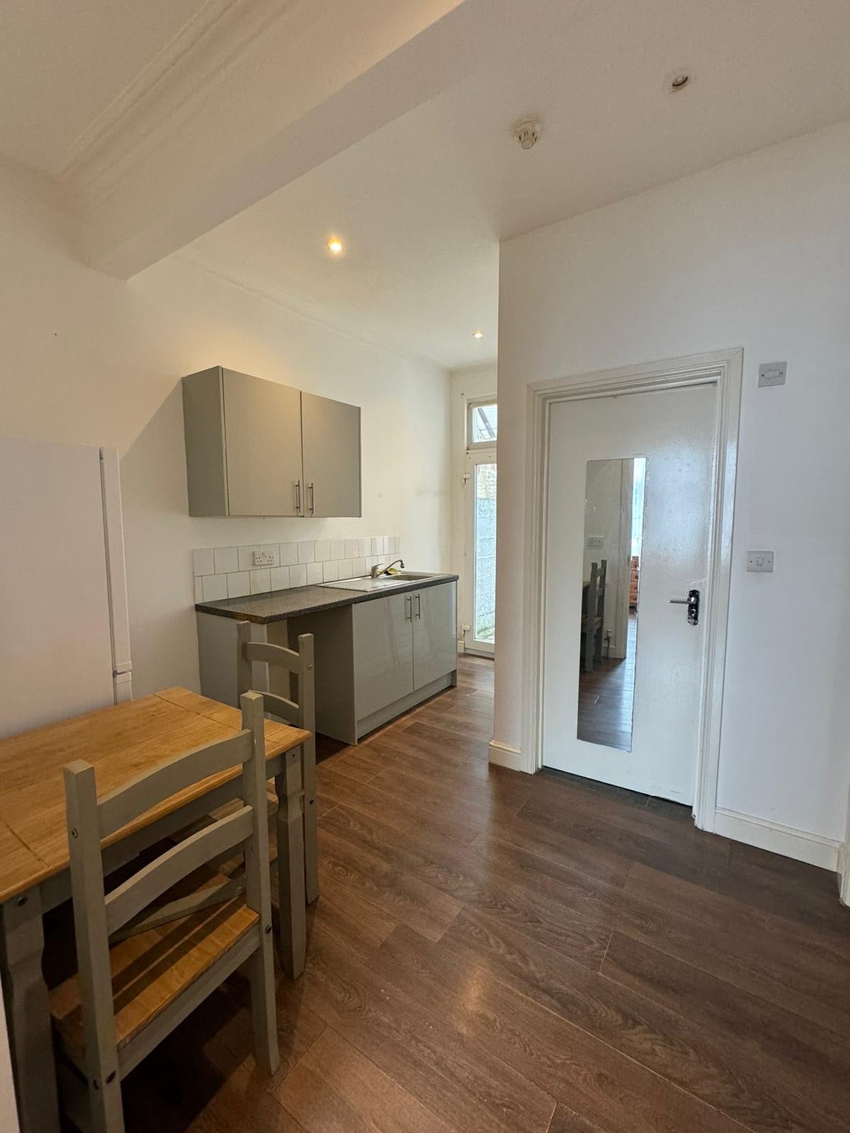 Flat Hertford Road in Greater London