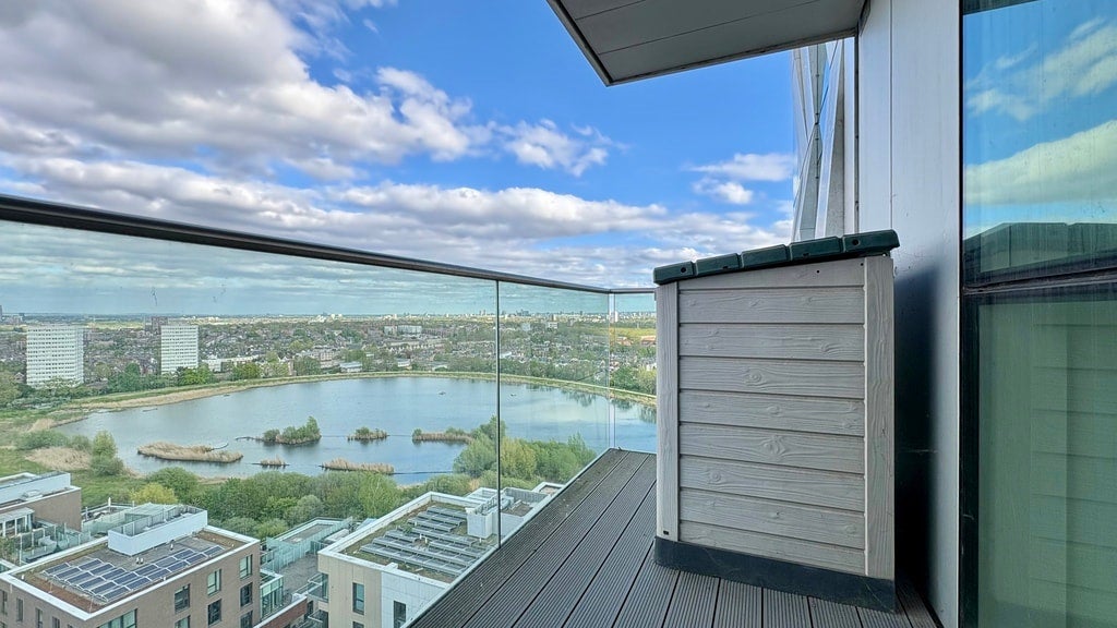 Flat Devan Grove in Greater London