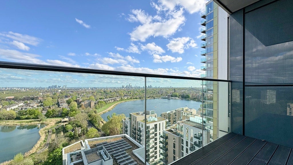 Flat Devan Grove in Greater London