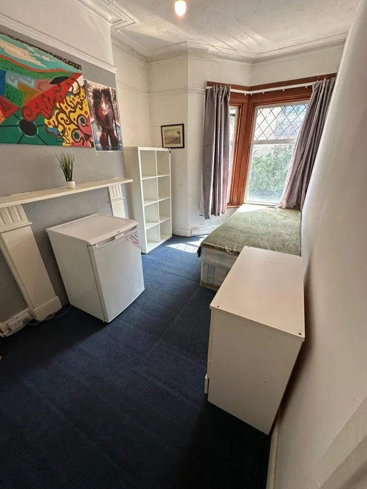 Room Grange Road in Greater London