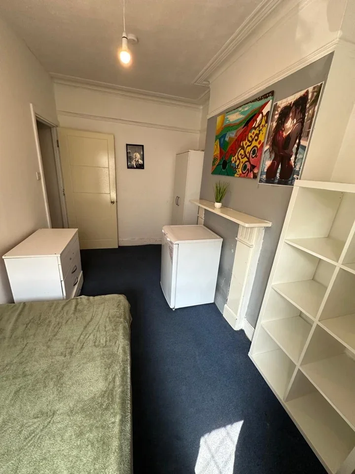 Room Grange Road in Greater London