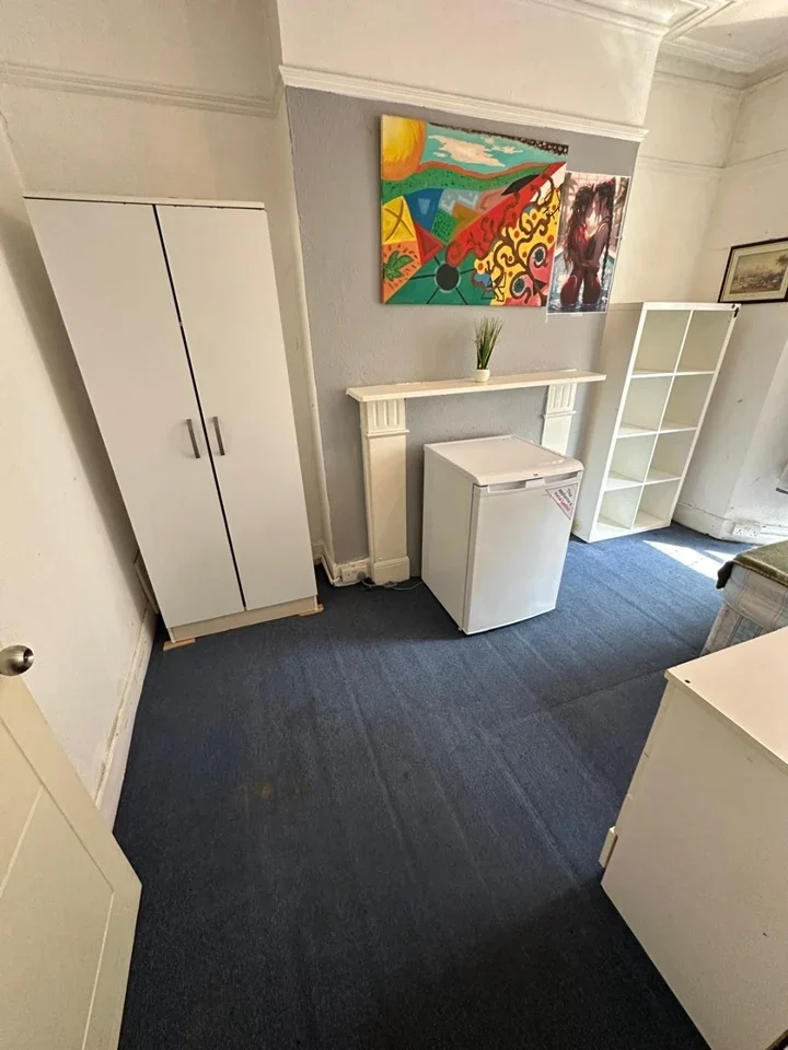 Room Grange Road in Greater London