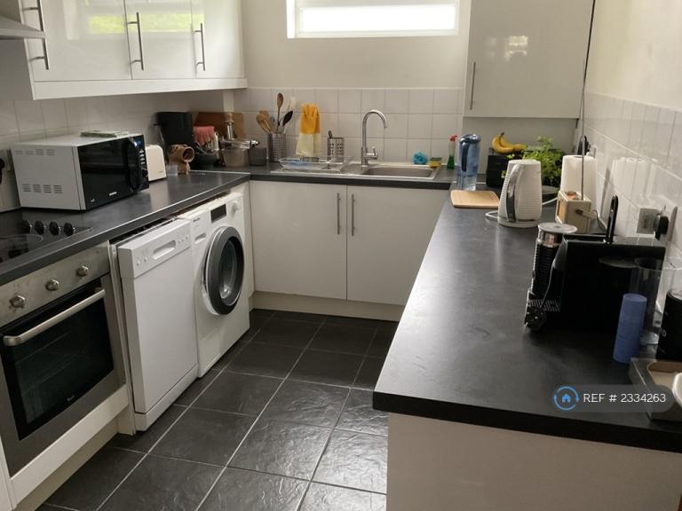 Flat Mansfield Heights in Greater London