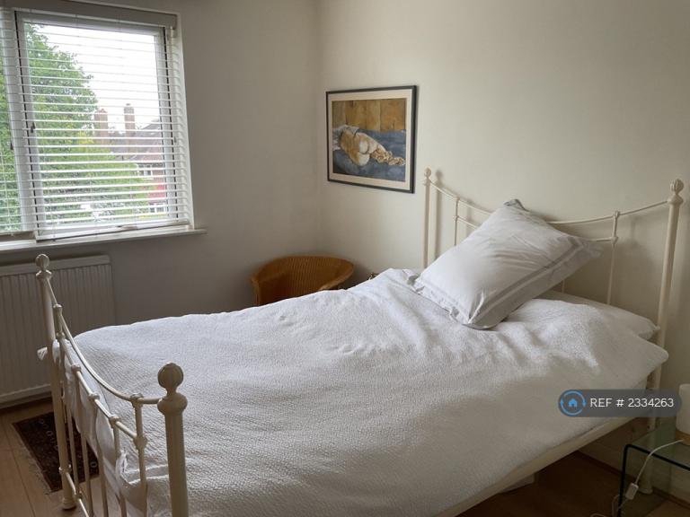 Flat Mansfield Heights in Greater London