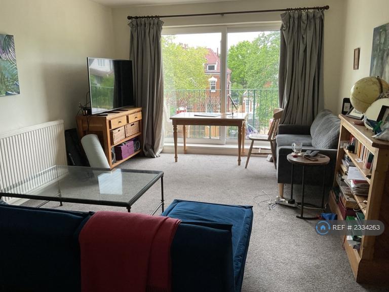 Flat Mansfield Heights in Greater London