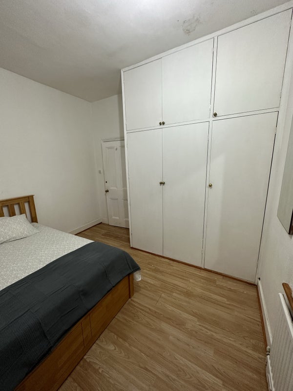 Room Rhodesia Road in Greater London