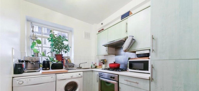 Flat Wavertree Road in Greater London