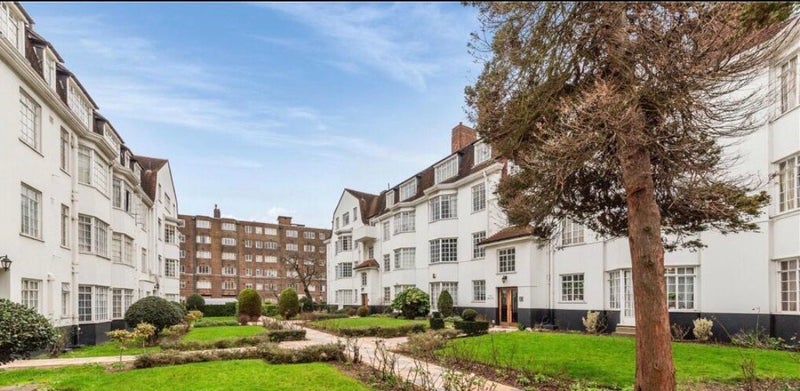 Flat Wavertree Road in Greater London