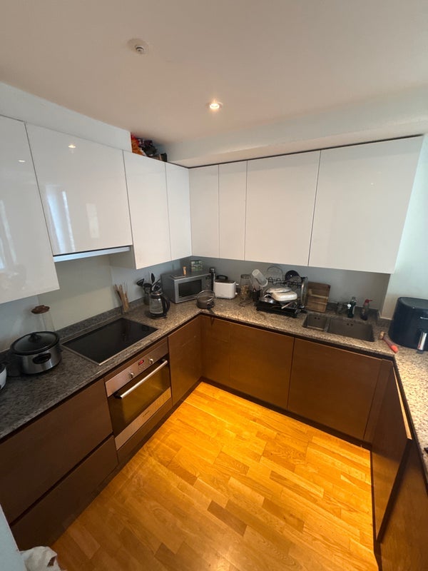 Flat Honour Lea Avenue in Greater London