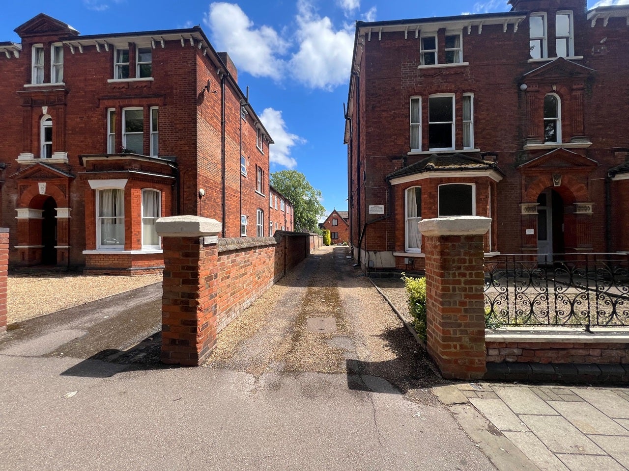 Flat De Parys Avenue in Bedford