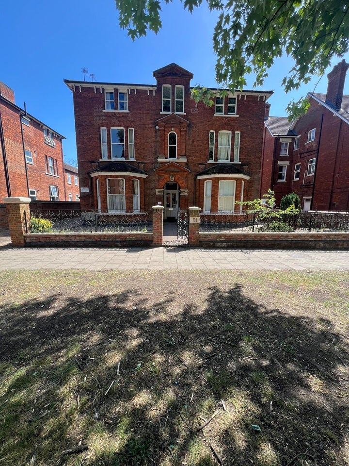 Flat De Parys Avenue in Bedford