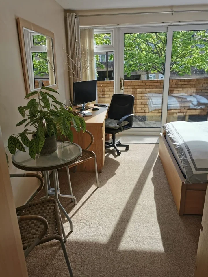 Room Stonecrop Place in Milton Keynes