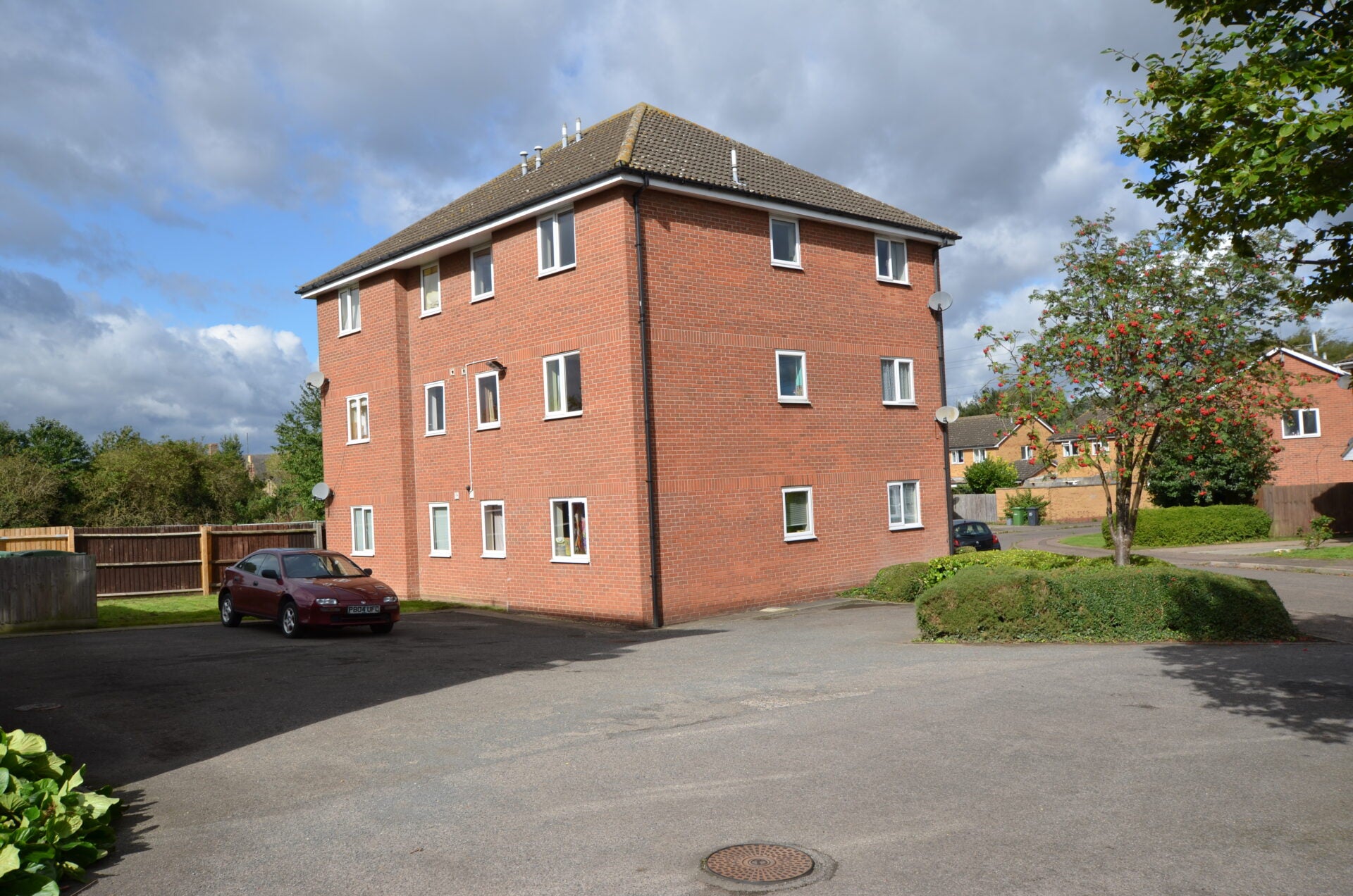 Flat Flamborough Close in Peterborough