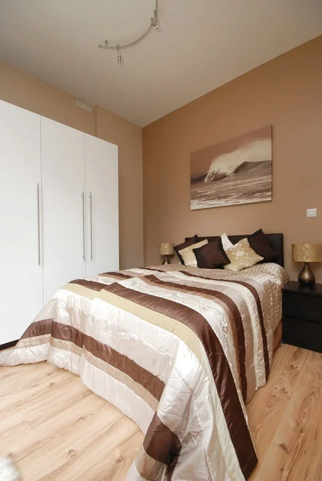 Flat Christchurch Avenue in Greater London