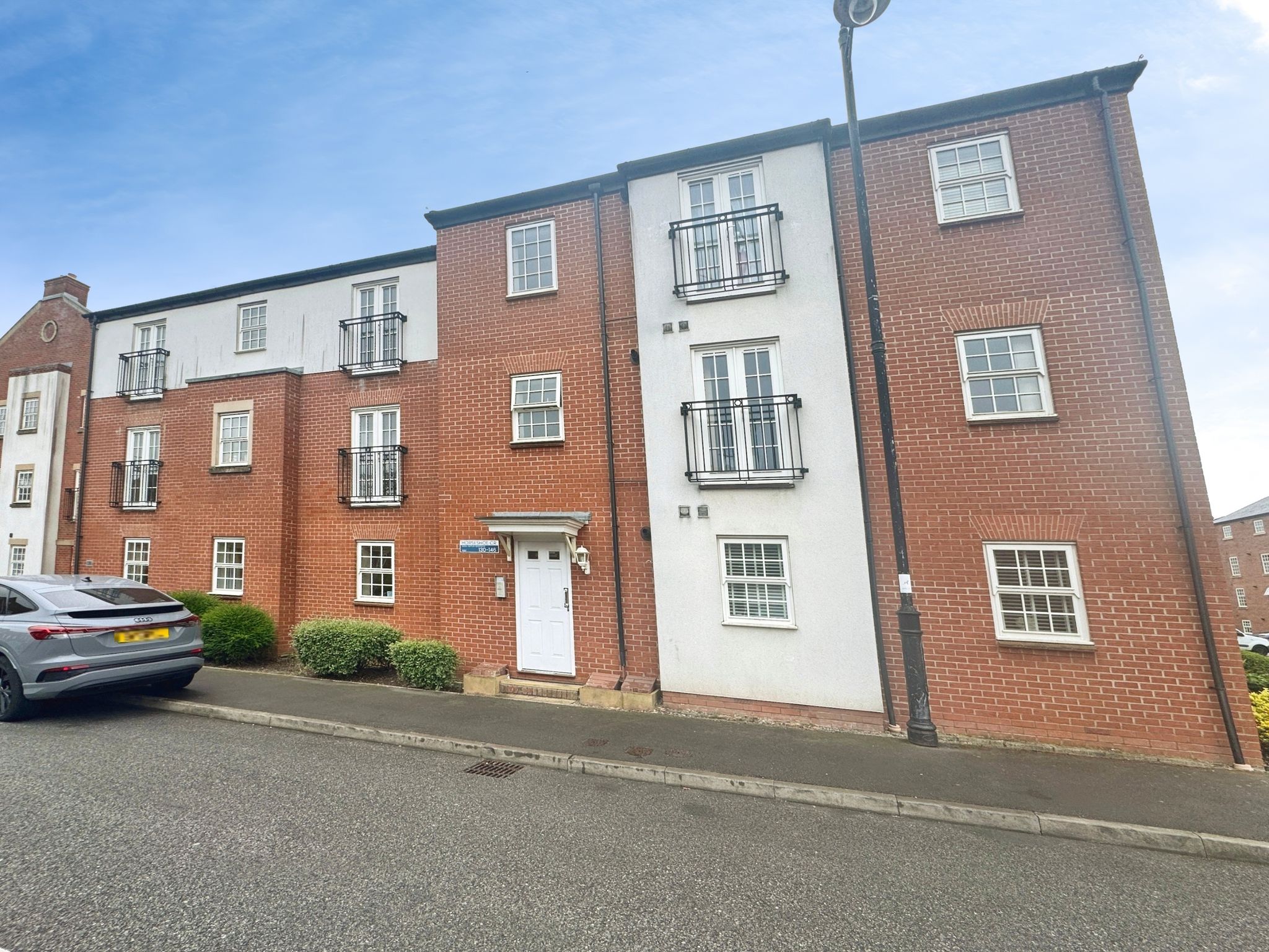 Flat Horseshoe Crescent in Walsall
