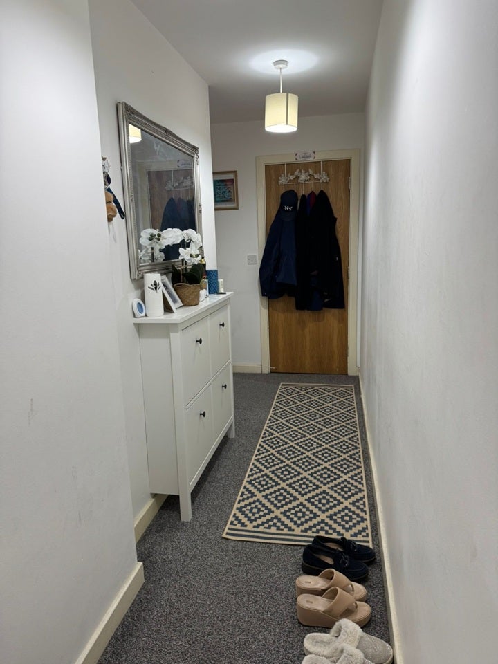 Flat Monarch Way in Greater London