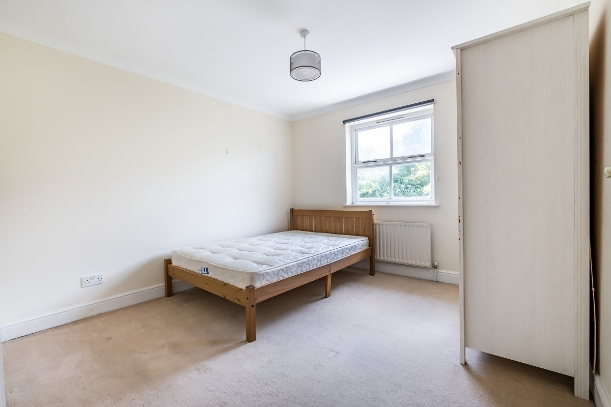 House Iveley Road in Greater London