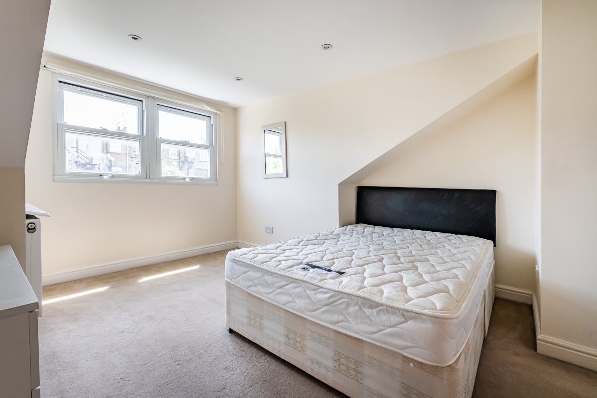 House Iveley Road in Greater London