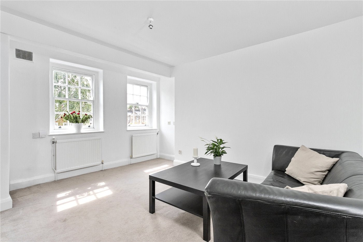 Flat Sebbon Street in Greater London