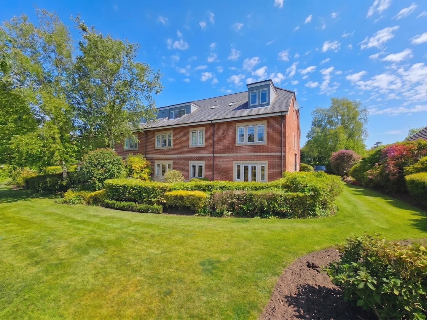 Flat Winmarith Drive in Trafford