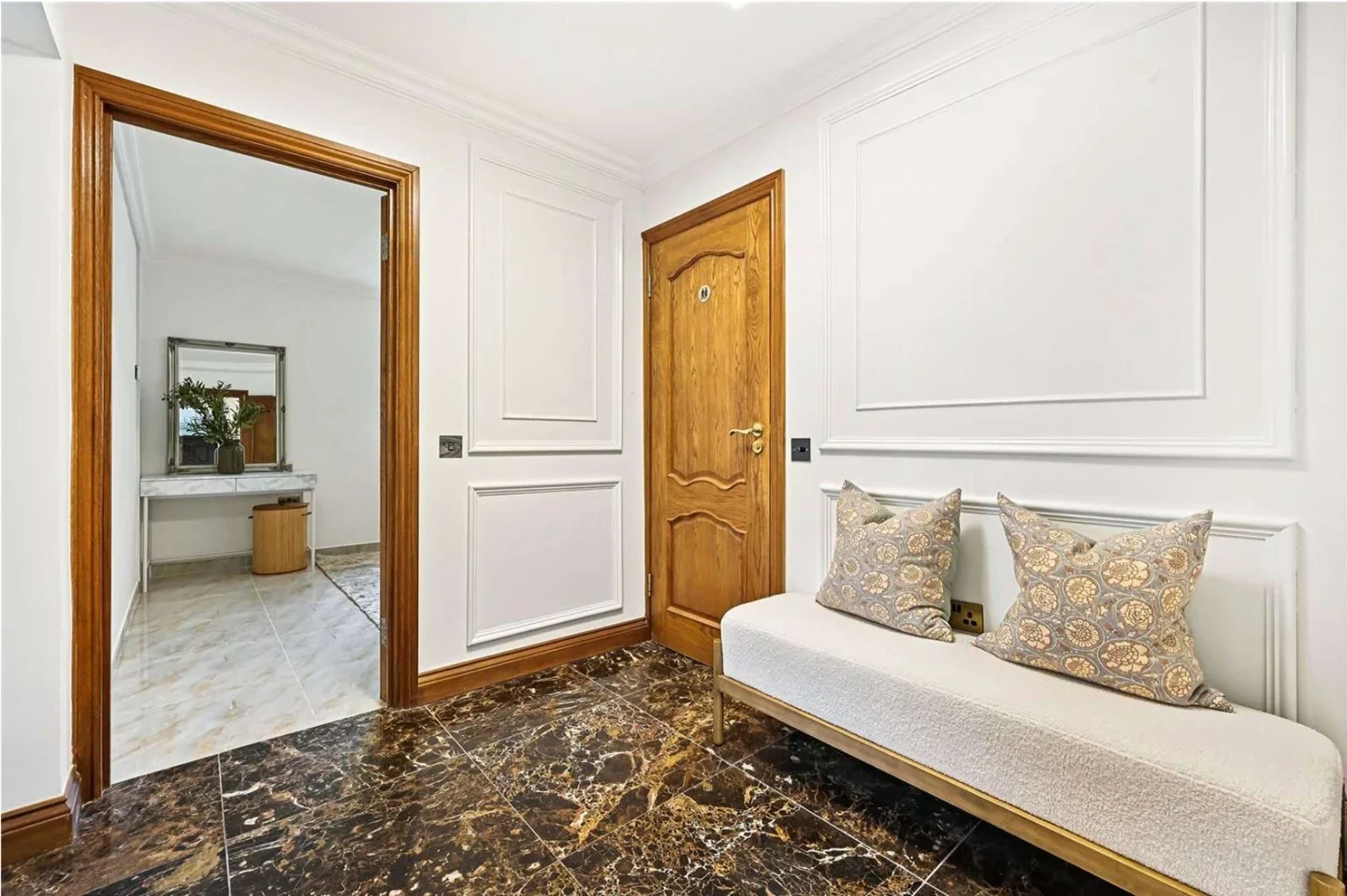 Flat Kent Road in Greater London