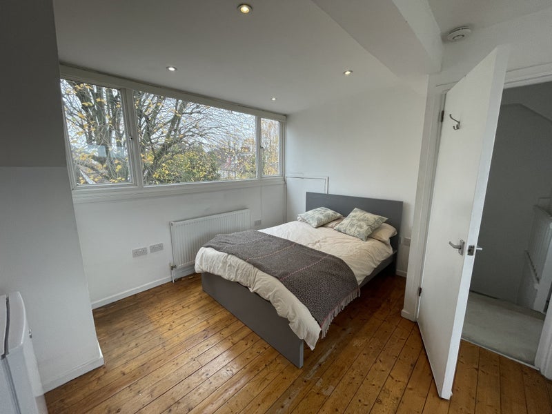 Room Park Drive in Greater London