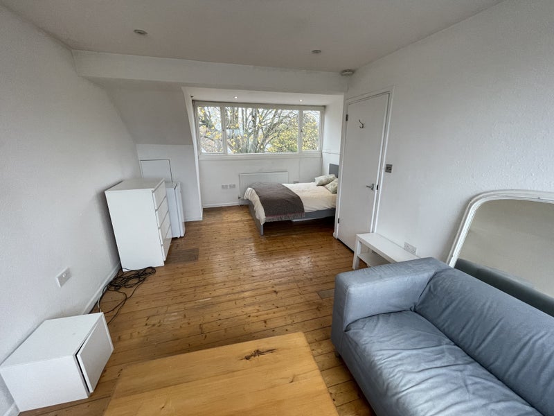 Room Park Drive in Greater London