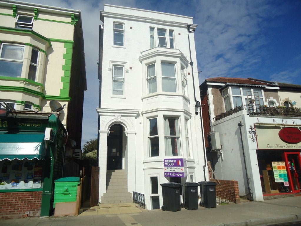 Flat Clarence Parade in Portsmouth