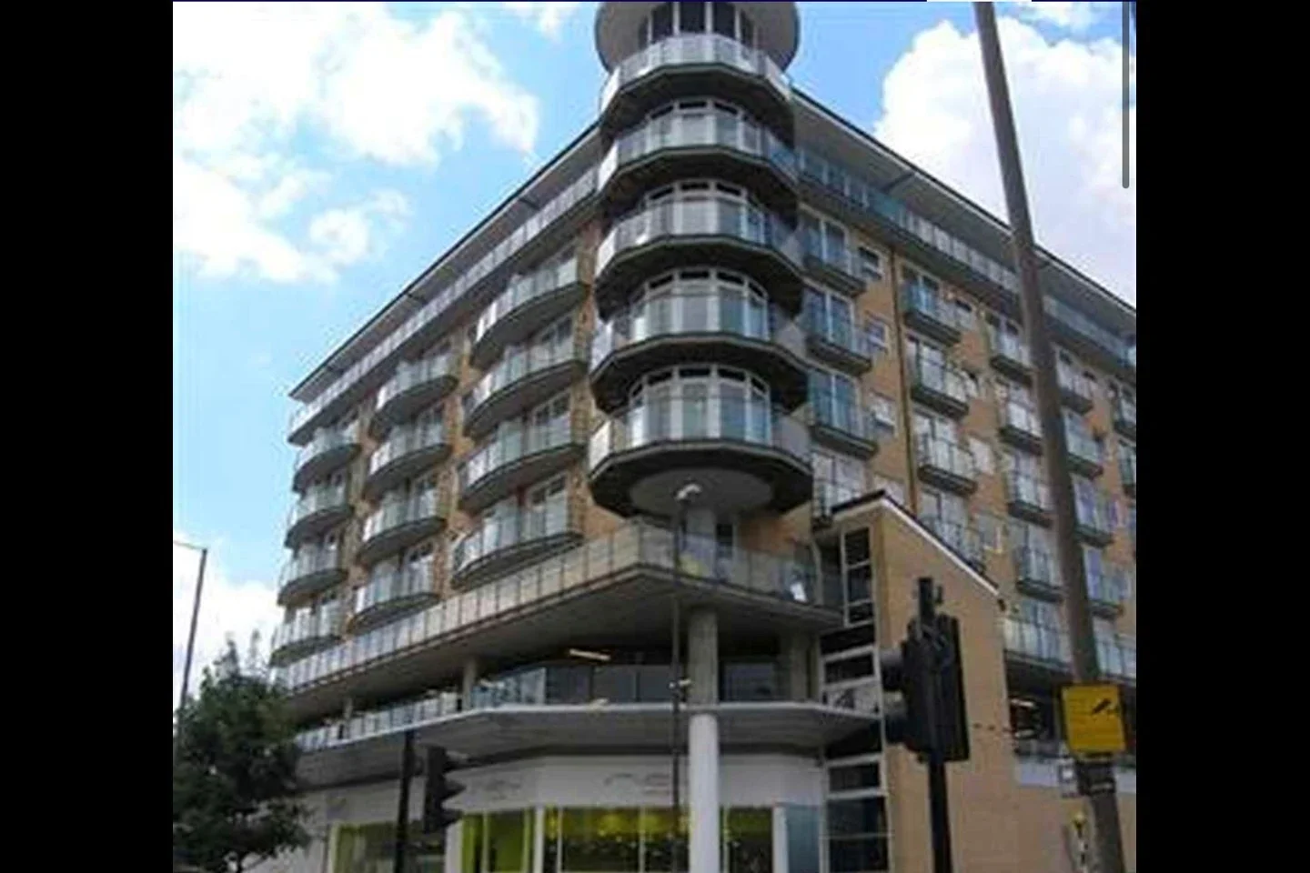 Flat High Street in Greater London