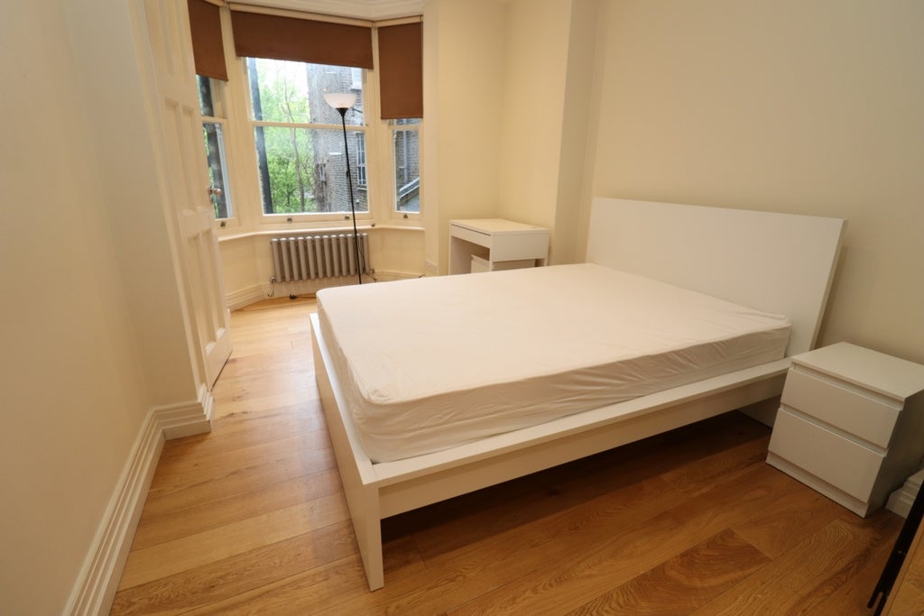 Room Globe Road in Greater London