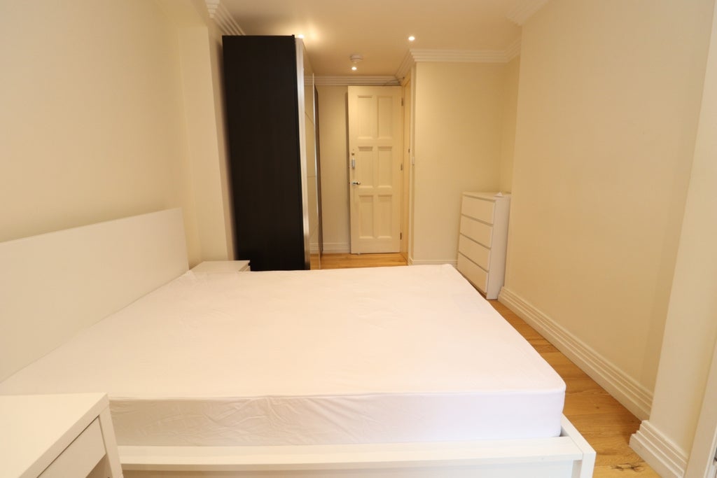 Room Globe Road in Greater London
