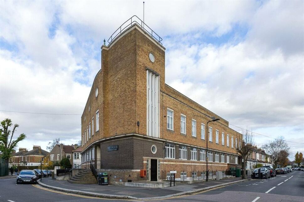 Flat Francis Road in Greater London