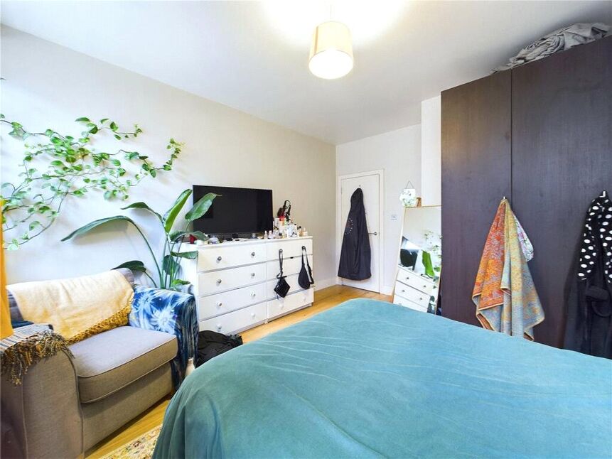 Flat Francis Road in Greater London