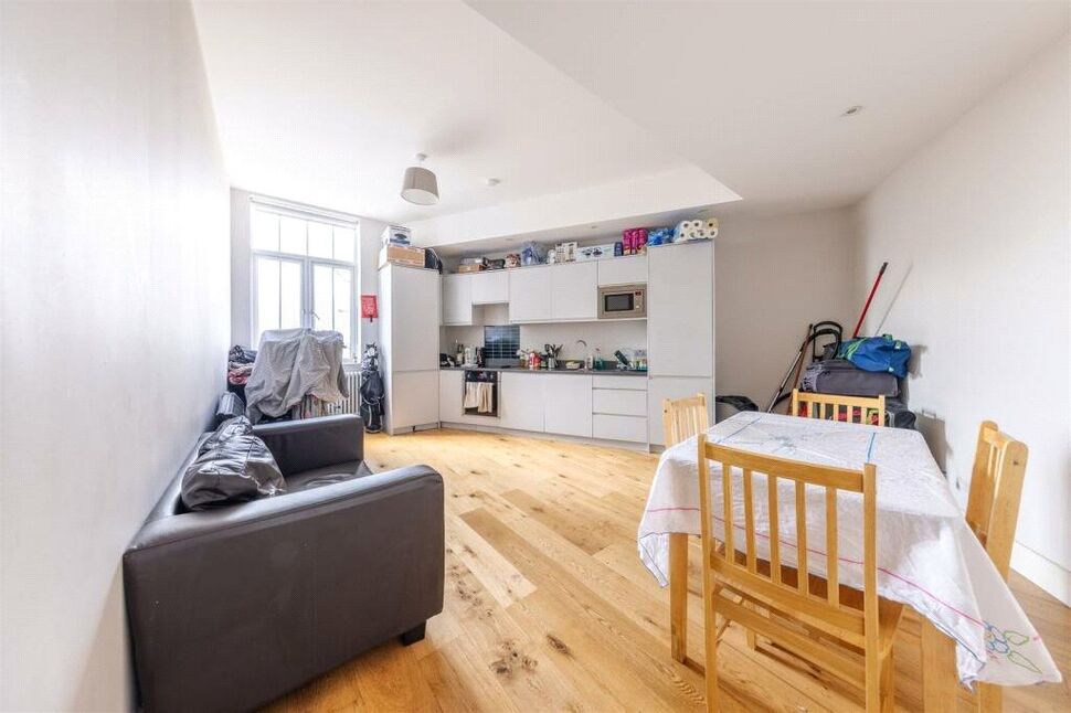 Flat Francis Road in Greater London