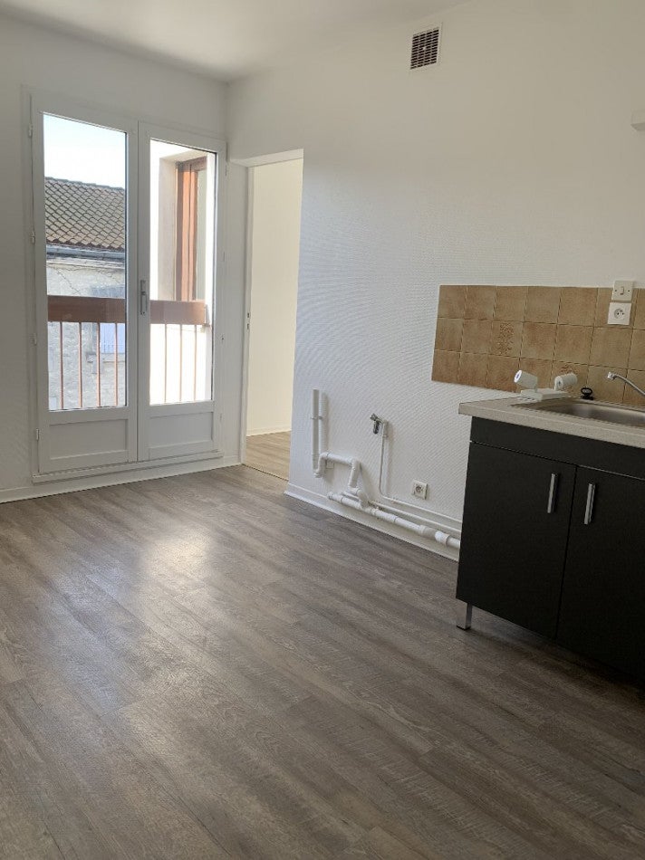 Flat Rue Léonce Laval in Cognac