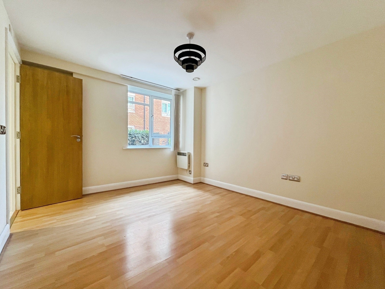 Flat Hanger Green in Greater London