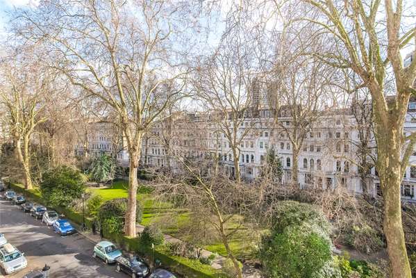 Flat Kynance Mews in Greater London