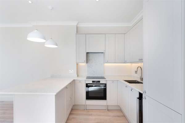 Flat Kynance Mews in Greater London