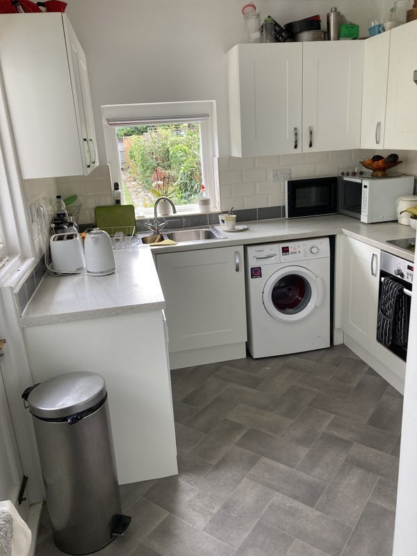 Room Oakfield Road in Greater London