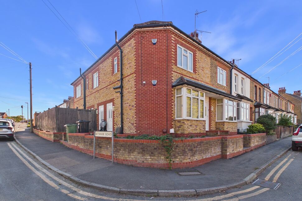 Flat Manor Road in Dartford