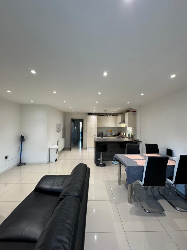 Flat St. Anne's Row in Greater London